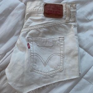 trades only levi white shorts fits very very tight